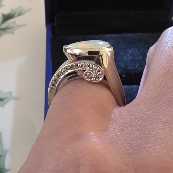 Over 10 Gram 14kt White Gold Ethiopian Opal And Diamond Ring - Picture 9 of 16